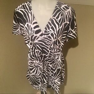 J. Valdi Women’s Blk & White Criss Cross Top/SZ L